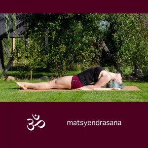 Yoga, Yoga flow, yoga session, cool down, bending poses, plow, shoulderstand, fish, ear pressure, Altweibersommer, yoga im Garten