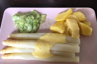 Rezept, kochen, Spargel, Gurkensalat, Sauce Hollondaise, Spargelsaison, Spargelrezept, einfache Küche, schnelle Küche