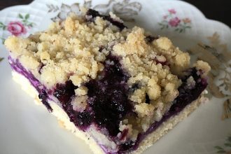 Rezept, backen, Kuchen, Kuchenrezept, Streuselkuchen, Obstkuchen, Blechkuchen, backen, Beeren, Blaubeeren, Heidelbeeren, rote Johannisbeeren, Heidelbeerkuchen, einfach backen