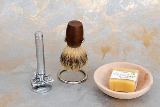 Zerowaste, zero waste, wenig Müll, Plastik vermeiden, Nachhaltigkeit, rasieren, Bartpflege, Mann, Frau, Badezimmer, Rasierhobel, Rasierseife, Rasierpinsel, Seifenschale, Haarentfernung, Rasur, Körperpflege