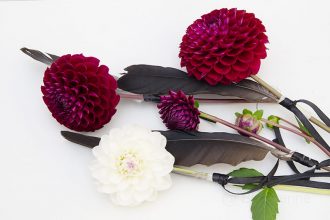 Trauerfloristik, Trauer, Beerdigung, Blumen, Blumengebinde, Federn, Begräbnis, Trauerfeier, Grab, Grabschmuck, Grabbeigabe, Trauern mit Kindern, diy, Gestecke selber machen